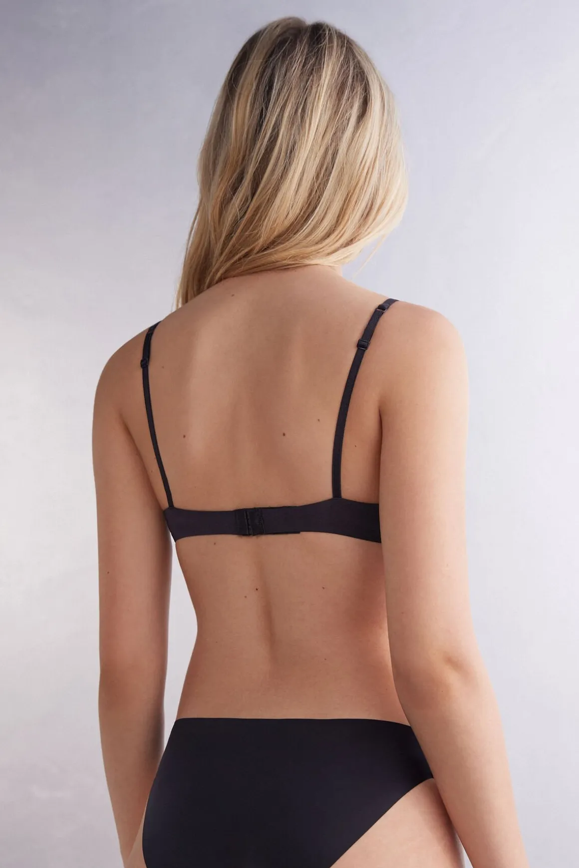 Biustonosz Super Push-Up Simona z Mikrofibry Ultralight