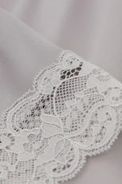 Jedwabne Szorty z Koronką