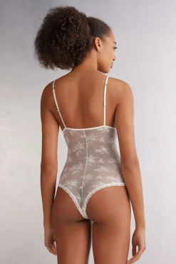 Koronkowe Body Glisten in the Light