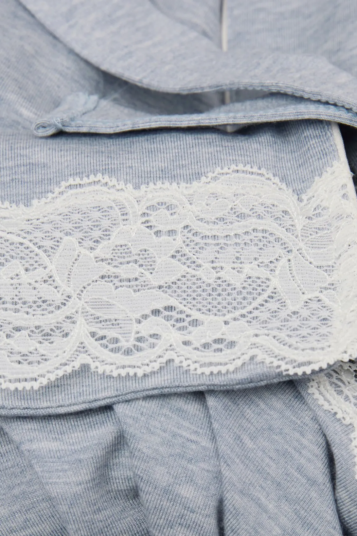 Szlafrok z Modalu z Koronkowymi Detalami